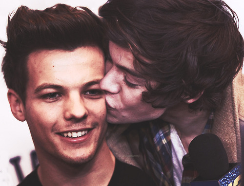 1 Direction Gay Kiss