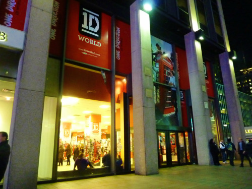 1d World New York Closing