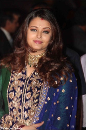 Aishwarya Rai Wedding Dress Designer