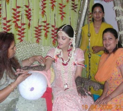 Aishwarya Rai Wedding Saree Cost