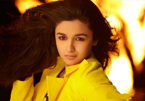 Alia Bhatt Hot Kiss