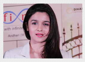 Alia Bhatt Hot Kiss