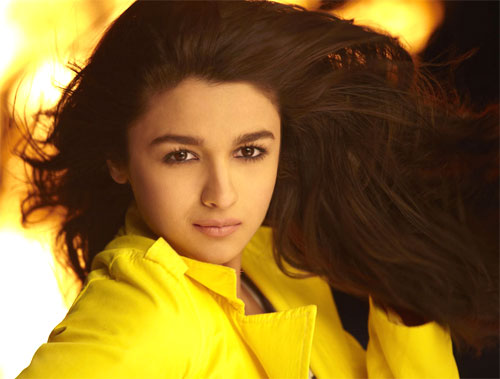 Alia Bhatt Kiss Wallpaper