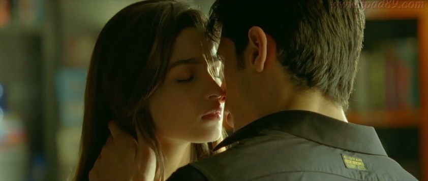 Alia Bhatt Kissing Scene Video