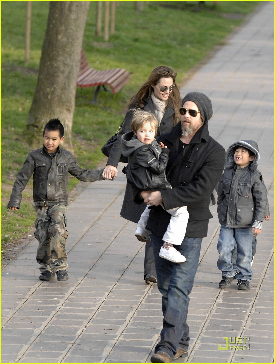 Angelina Jolie And Brad Pitt Family Photos