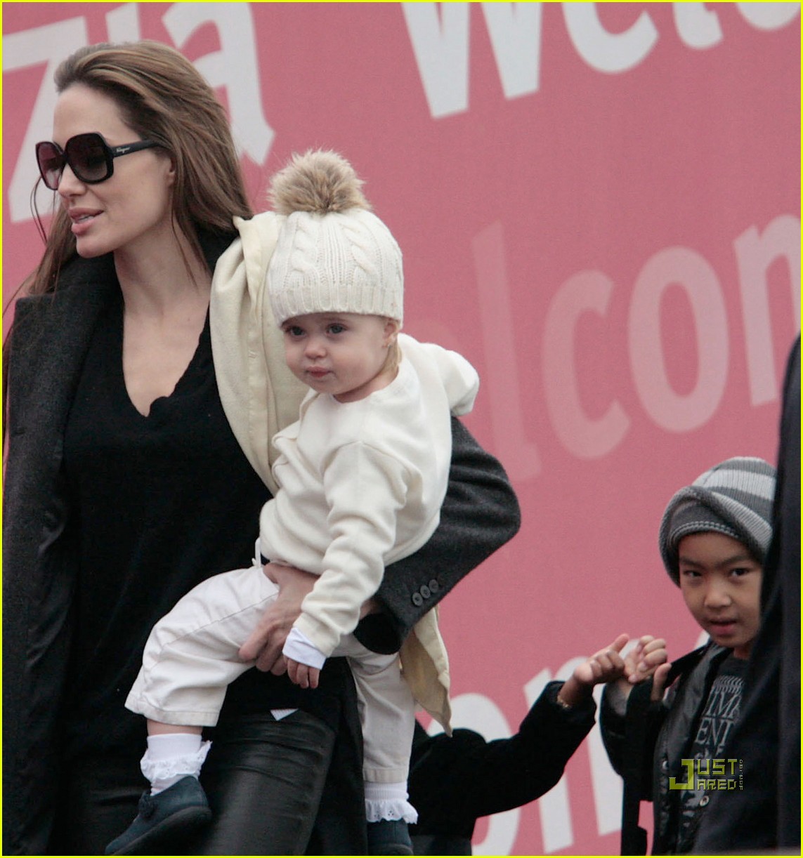 Angelina Jolie And Brad Pitt Twins Pictures