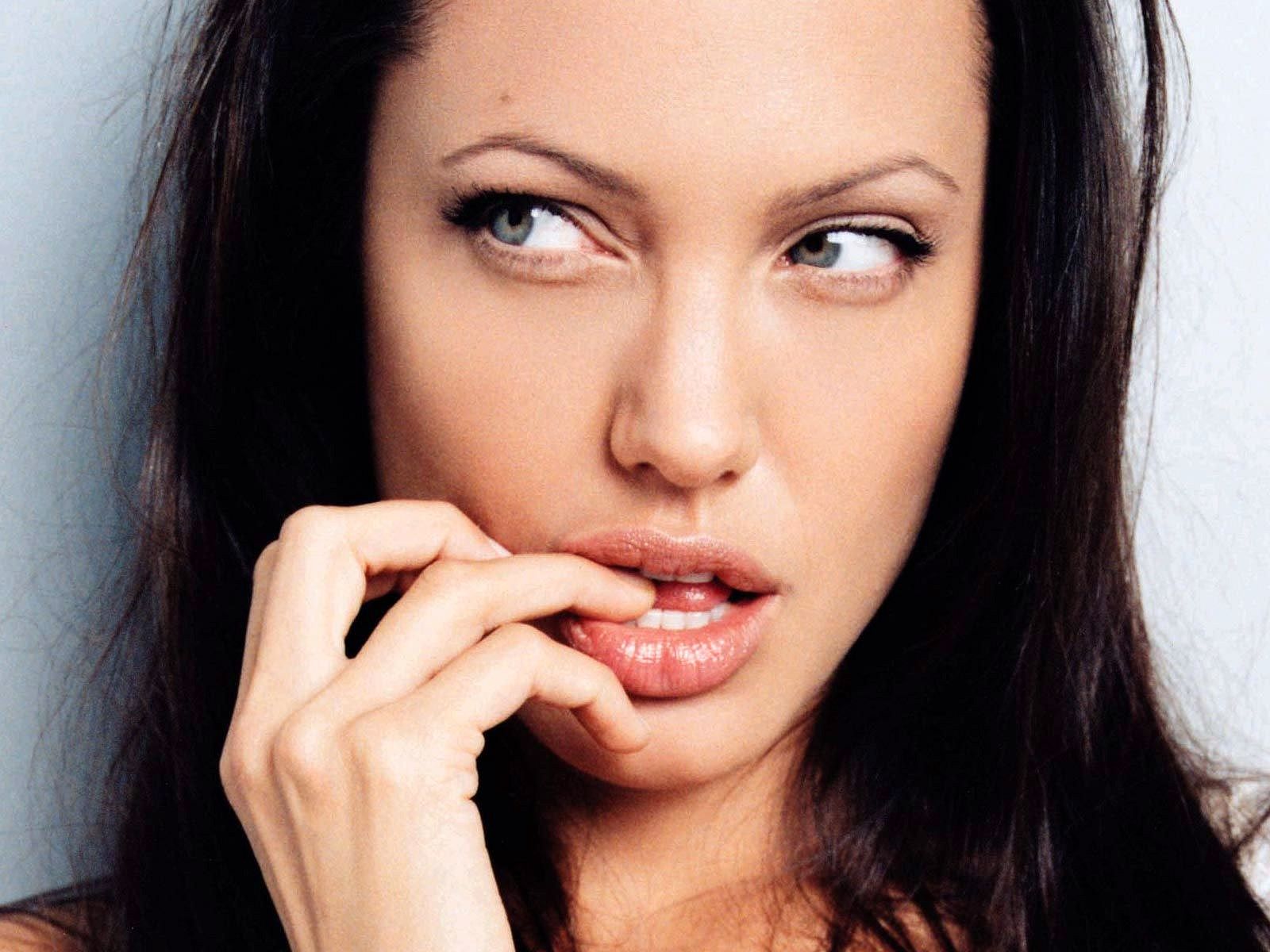 Angelina Jolie Wallpapers Hd