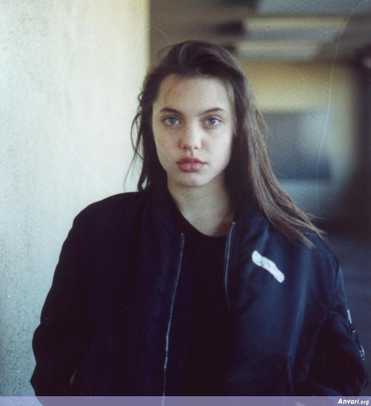 Angelina Jolie Young Photo