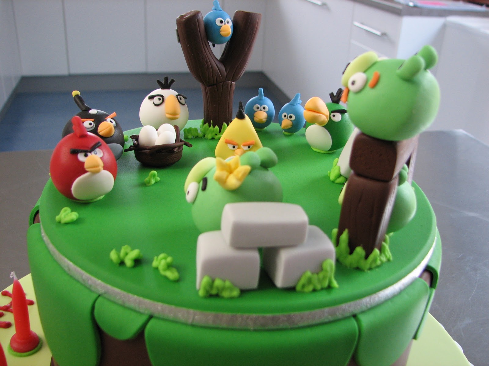 Angry Birds Cake Tutorial