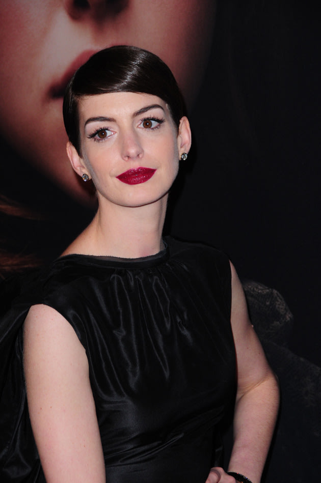 Anne Hathaway Flashes Crowd At Les Mis Premiere