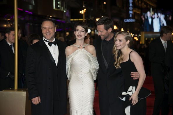 Anne Hathaway Flashes Crowd At Les Mis Premiere