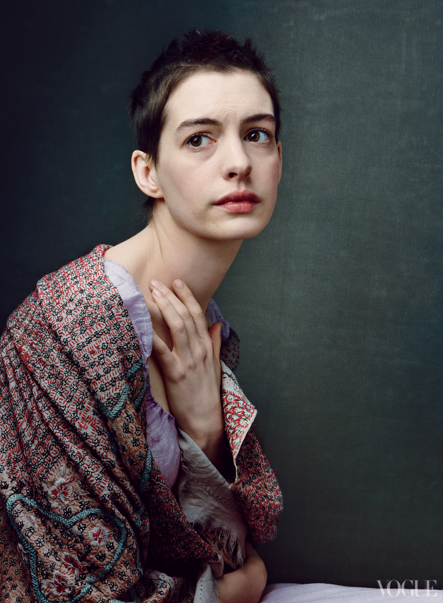 Anne Hathaway Les Miserables Flash Photo