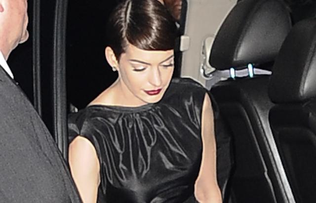 Anne Hathaway Les Miserables Wardrobe Malfunction