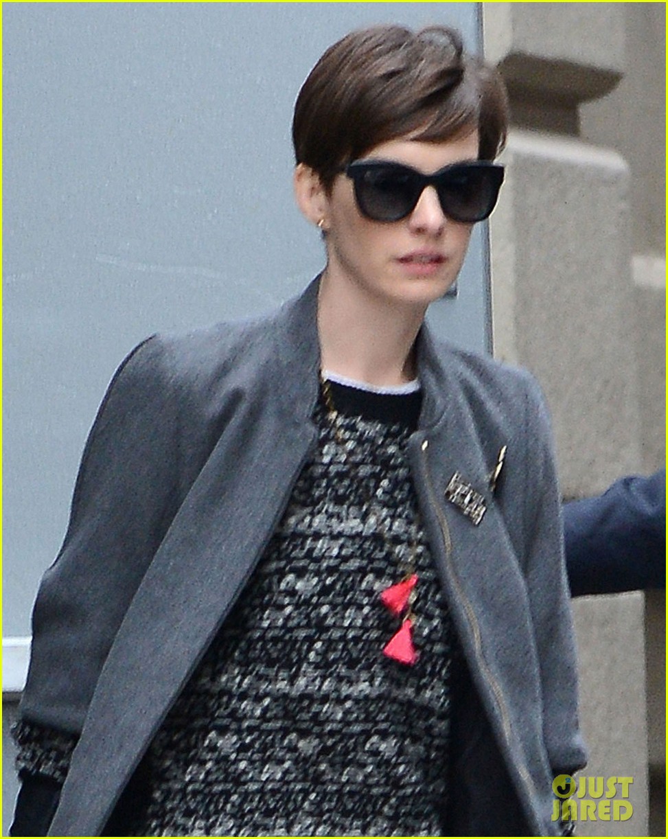 Anne Hathaway Malfunction Wardrobe