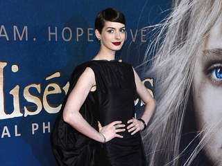 Anne Hathaway Wardrobe Malfunction Les Miserables Premiere