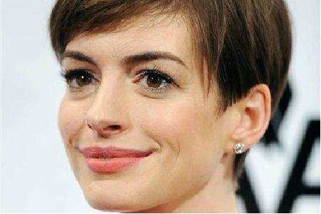 Anne Hathaway Wardrobe Malfunction Pics Car