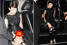 Anne Hathaway Wardrobe Malfunction Pics Perez Hilton