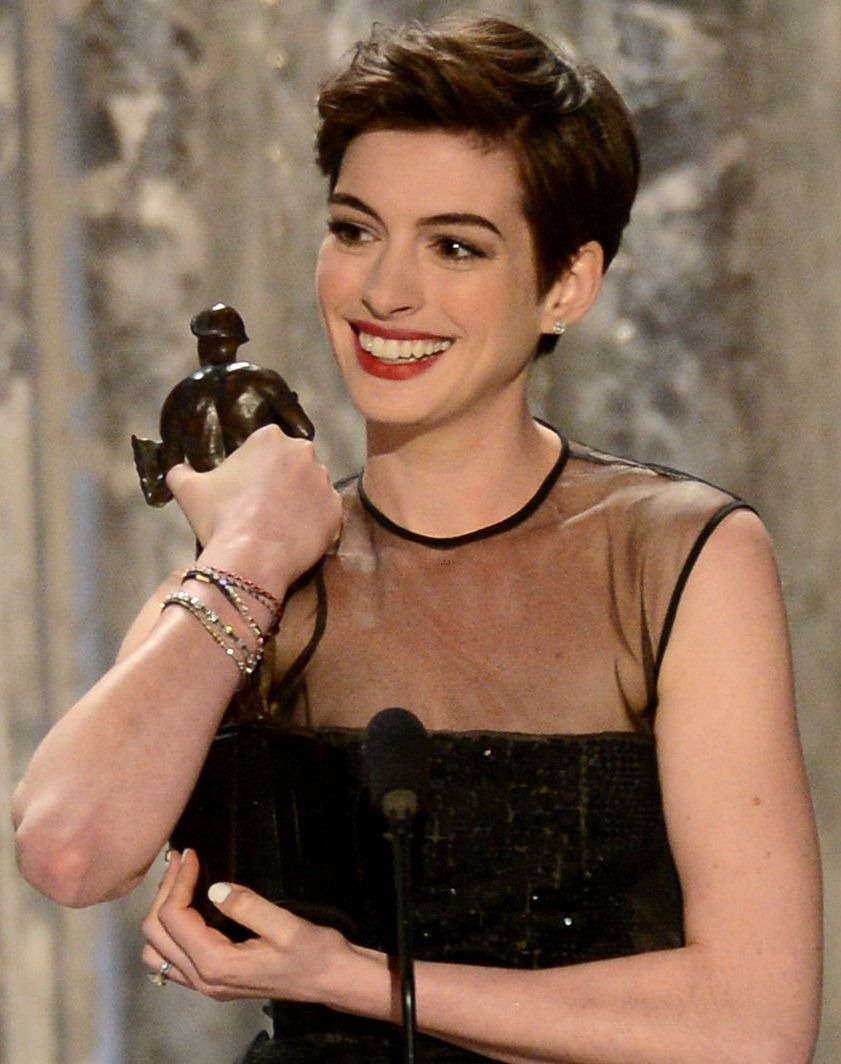 Anne Hathaway Wardrobe Malfunction Pics Youtube