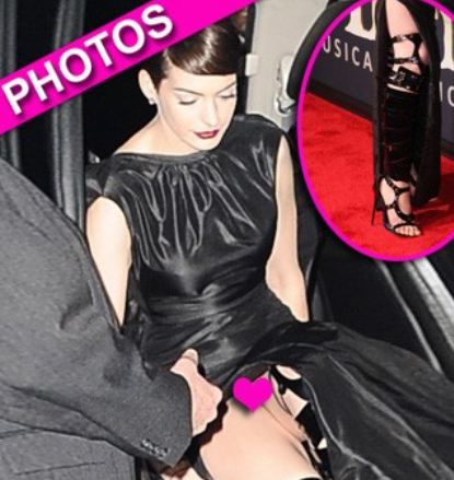 Anne Hathaway Wardrobe Malfunction Video