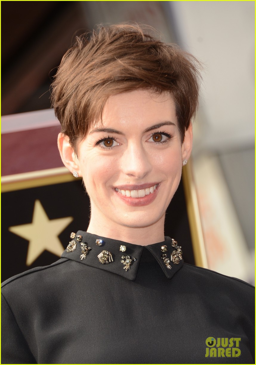 Anne Hathaway Wardrobe Malfunction Video