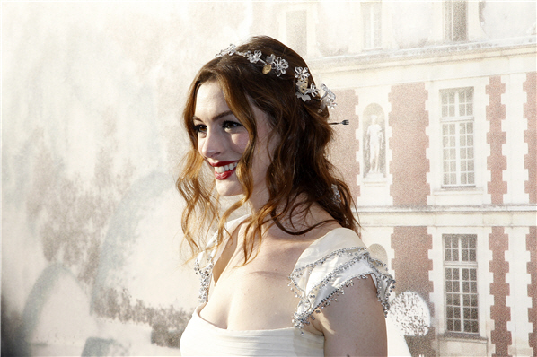 Anne Hathaway Wedding Dress