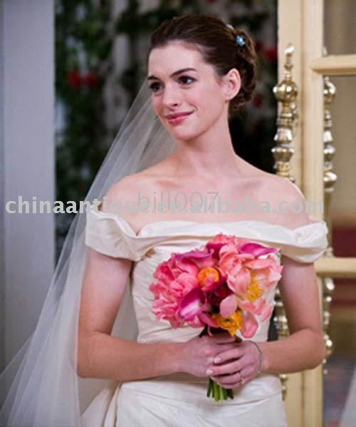 Anne Hathaway Wedding Dress Cost