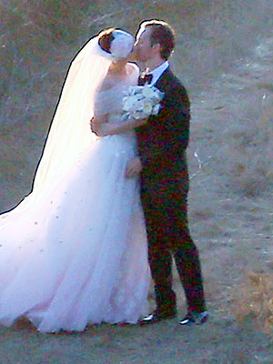 Anne Hathaway Wedding Photos