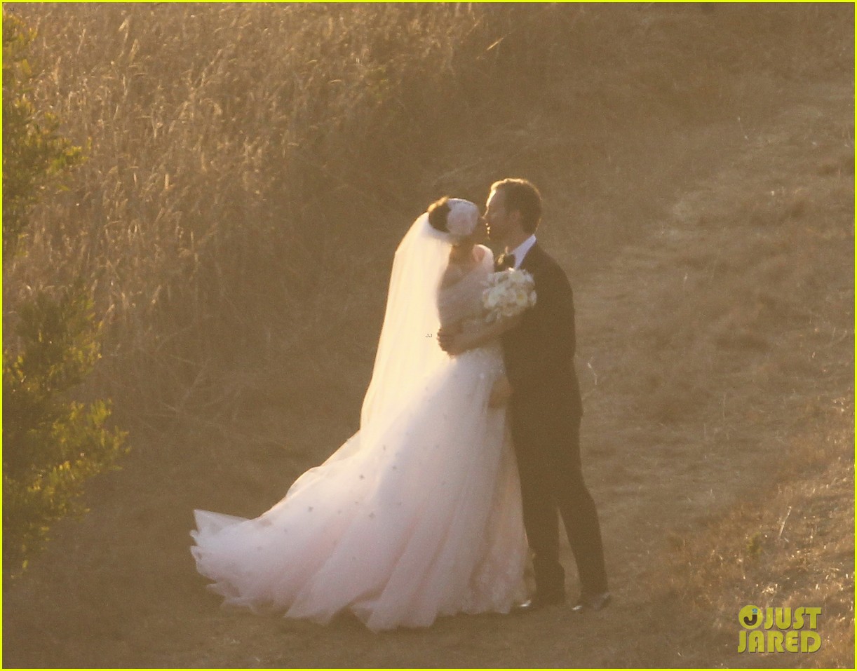 Anne Hathaway Wedding Photos Magazine