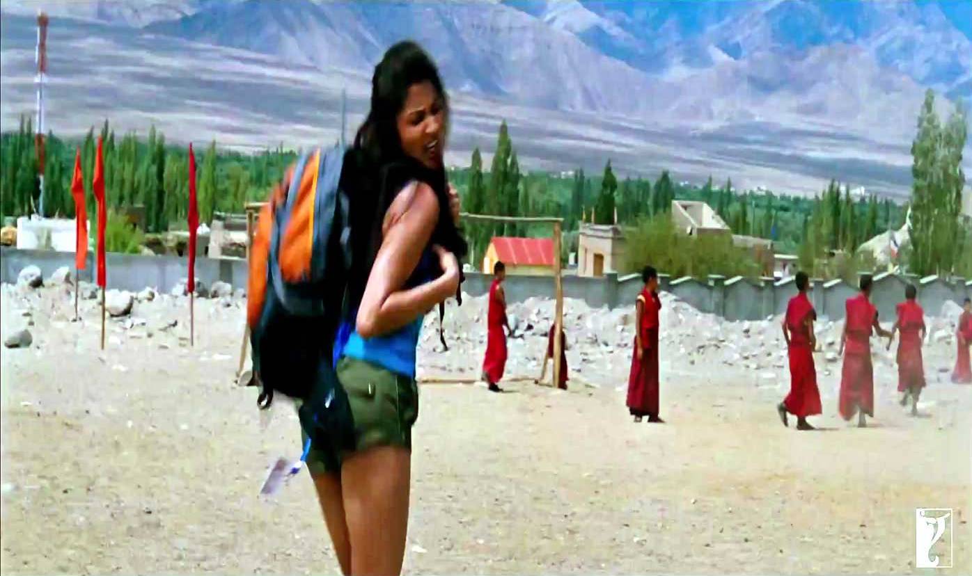 Anushka Sharma Hot In Bikini In Jab Tak Hain Jaan