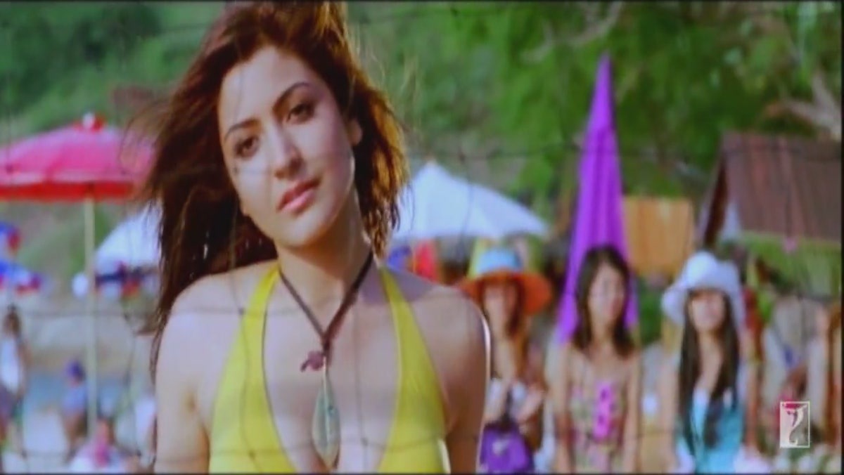 Anushka Sharma Hot In Bikini Wallpapers