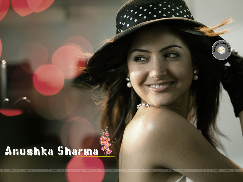 Anushka Sharma Hot In Bikini Wallpapers