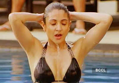 Anushka Sharma Hot Kiss In Ladies Vs Ricky Bahl