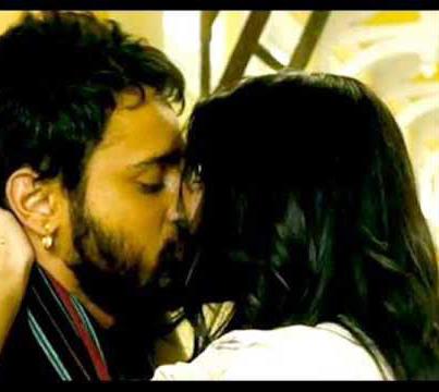 Anushka Sharma Hot Kiss Video