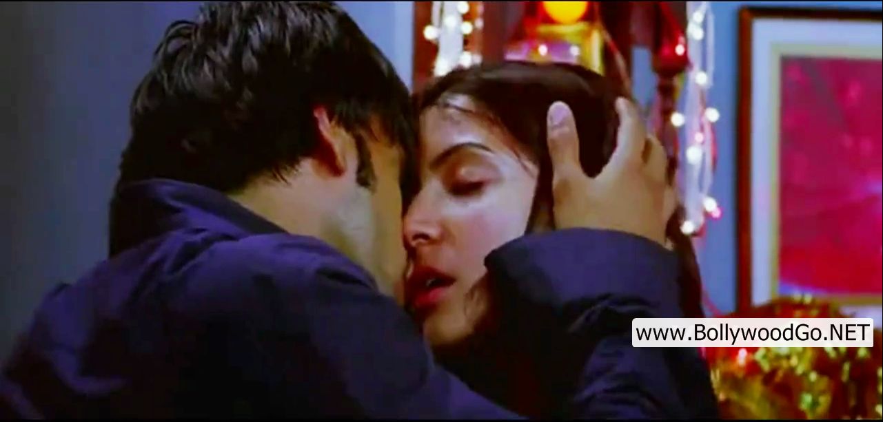 Anushka Sharma Hot Kiss Video Online