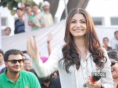 Anushka Sharma In Jab Tak Hai Jaan Promotion