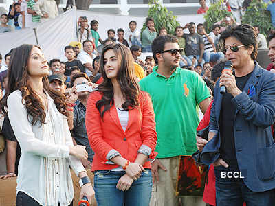 Anushka Sharma In Jab Tak Hai Jaan Promotion