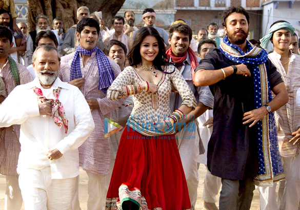 Anushka Sharma In Matru Ki Bijlee Ka Mandola Song