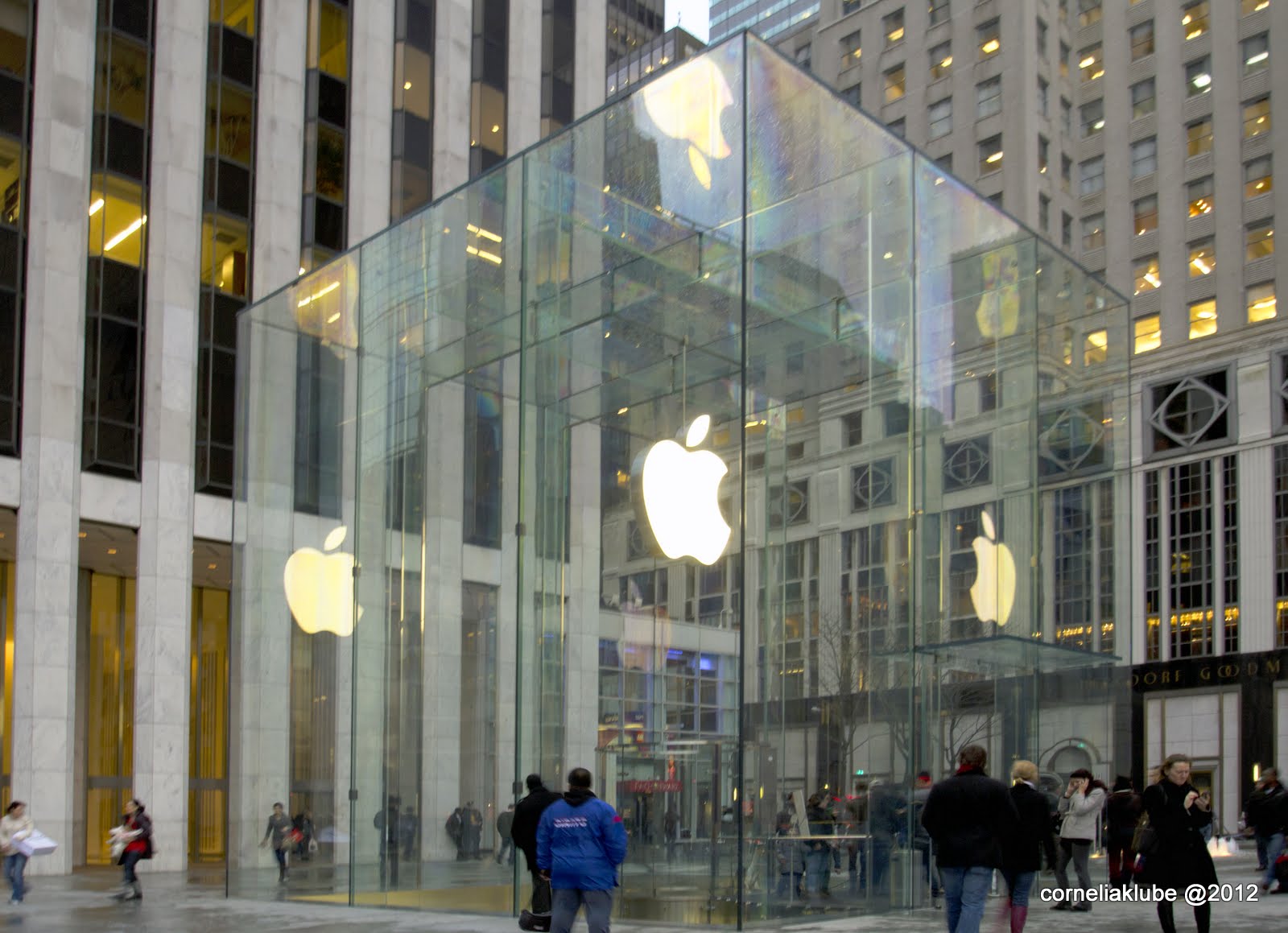 Apple Store New York 5th Avenue