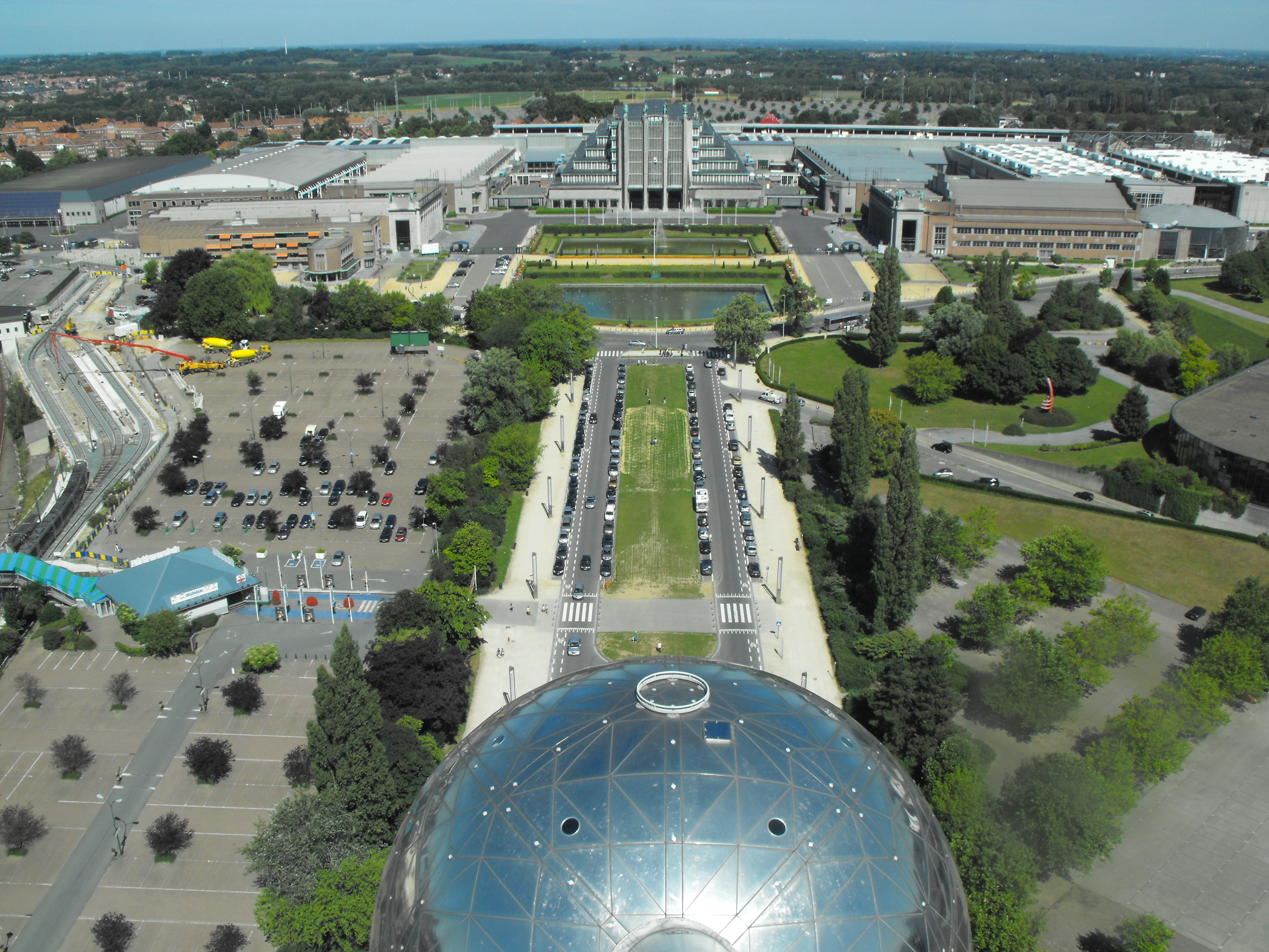 Atomium Images