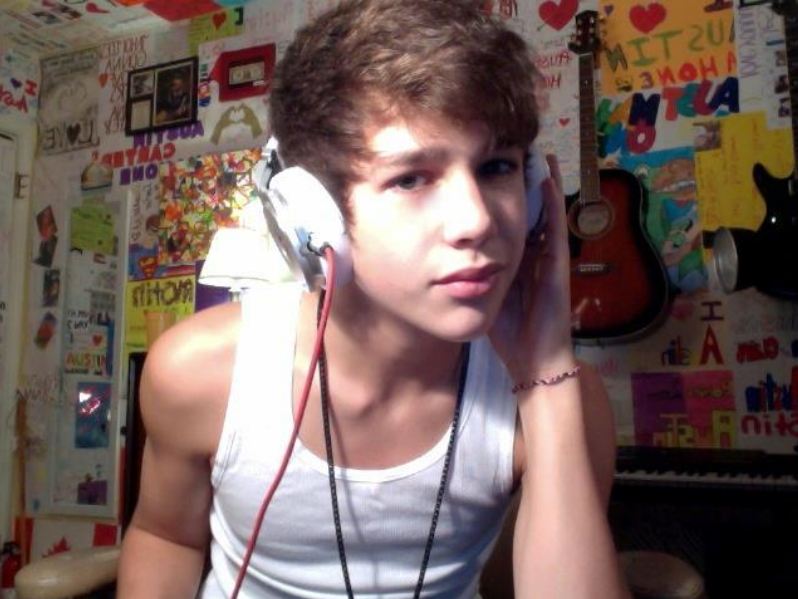 Austin Mahone Shirtless