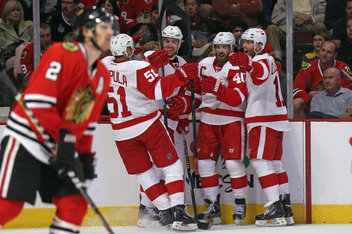 Blackhawks Red Wings Fight