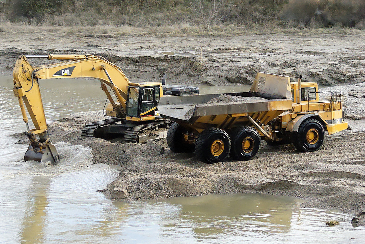 Caterpillar Truck