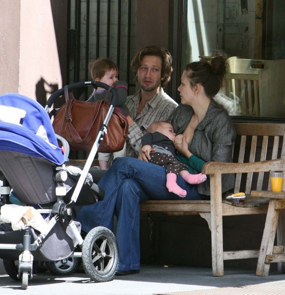 Celebrity Breast Feeding In Public