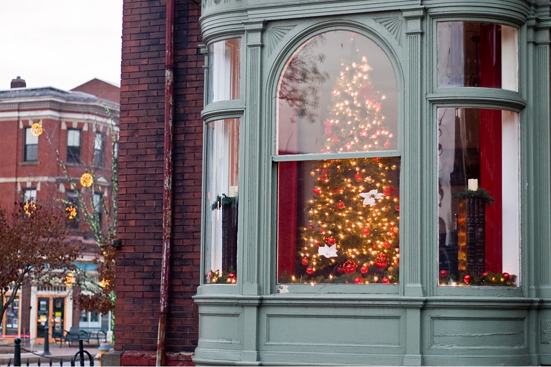 Christmas Tree Shop Hours Maine