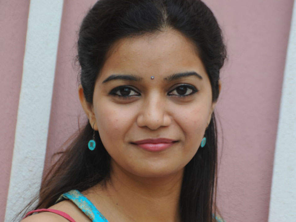 Colors Swathi Hot Cleavage