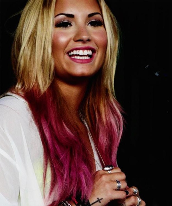 Demi Lovato Hair Dip Dyed Blue