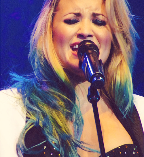 Demi Lovato Hair Dip Dyed Blue