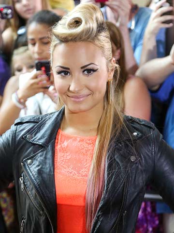 Demi Lovato Hairstyles Blonde