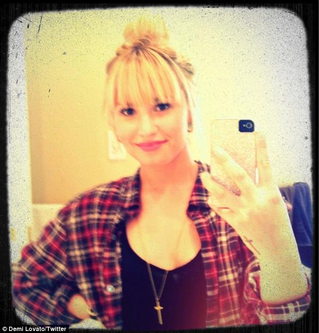 Demi Lovato Hairstyles Blonde