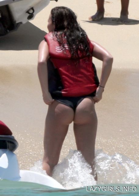 Demi Lovato Hot Bikini Body